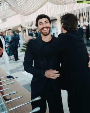 Eduardo Scarpetta Instagram - grazie grazie grazie @giorgioarmani 

@riccivej 
@hotelcaladivolpe 
@othersrl 
@vaneboz 
@la_sara_kane 
@_sydneysibilia_ 
@barbara_ronchi_ 
@gretascarano 
@lorena.marinoni 
@giannichiffi 
@aletedeschi80 
e il piccolo Giovanni

foto di @lucaspossiede