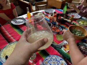 Edward Blom Instagram - En regnig sommardag anordnar man Tacomiddag med Mariachi-musik. Mexikanska chips, mexikansk läsk, refried beans, kaktus på burk, chili, salsas, riven gräddost, Margareta m.m. #taco  #mexicanfood  #texmex