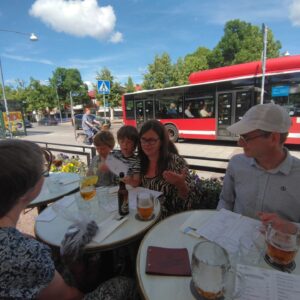 Edward Blom Instagram - En härlig lunch med syster och svåger på underbara Två små svin.