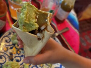 Edward Blom Instagram - En regnig sommardag anordnar man Tacomiddag med Mariachi-musik. Mexikanska chips, mexikansk läsk, refried beans, kaktus på burk, chili, salsas, riven gräddost, Margareta m.m. #taco  #mexicanfood  #texmex