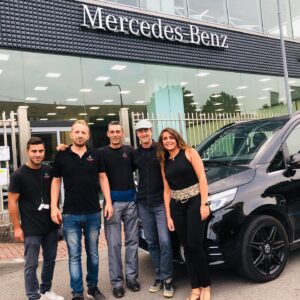 Edward Norton Instagram - The great Italian summer road trip was made fantastically easy thanks to the loan of this #ClasseV by @mercedesbenz . Handled the dusty dirt roads of Tuscany, the mad high speed tail-gaters on the Autostrada, the high passes of the Dolomiti, South Tyrol and Alps, packed with kids in car seats, piles of luggage & room to spare for friends. Brilliantly set up for fun. Wish we had these in the US. Sincere thanks to the lovely Benz team for letting us road test the #NewVClass  Made us feel like locals for a while!