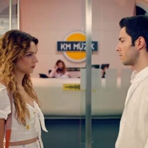Efekan Can Instagram - "Umut yok mu aşktan bize?" ✨ #YazŞarkısı'nın unutulmayacak klibi yayında! @yazsarkisidizi