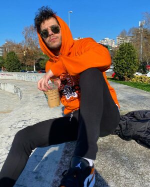 Efekan Can Instagram - Doğum günümü kutlayan herkese çok teşekkür ediyorum 🙏🏻Tüm mesajlarınızı da okuyorum merak etmeyinn 🌟⚡️