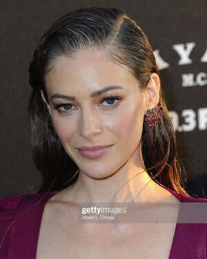 Efrat Dor Instagram - @mayansfx @fxnetworks season 2 premiere last night!  Airing 9/3! 
So happy to join this incredible story by  @sutterink & @elginnjames. Thanks for bringing me along for the ride! 
Styling @karenraphael  Glam @amystrozzi @sienree 
Dress: @vitorzerbinato
Earrings: @adrianascarpelli 
Rings: @sophieratner_jewelry @apmmonaco
Bag: @tylerellisofficial
Shoes: @loribluofficial