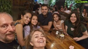Ege Aydan Instagram - Şahane bi aile toplantısı yaptık...Bir araya gelmek kolay olmuyor, olunca da keyfinden geçilmiyor ❤️