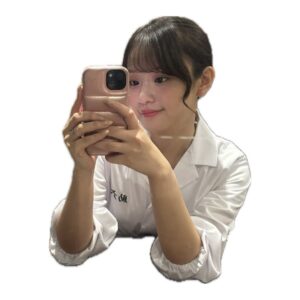 Ei Morisako Instagram - 「トンカツロック」昨日大千穐楽を迎えました🥊🤍

誰1人欠けることなく、カンパニー全員で40公演走り抜けることができました。
人生2度目の舞台でしたが、やっぱりお芝居楽しいー！！

本当にキャストのみなさま・スタッフのみなさまに支えていただきました🥹クセが強くて、面白くて、優しい方たちの集まりでした。

そしてそして、劇場に足を運んでくださったみなさま！
みなさまのあたたかい拍手や歓声や笑い声に力を頂いていたおかげで40公演駆け抜けることができました。
またみなさまにどこかでお会いできるように、これからも精進して参ります！

君子楽しかったよー！ありがとうございました！