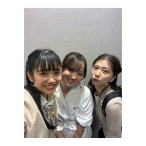 Ei Morisako Instagram - 「トンカツロック」昨日大千穐楽を迎えました🥊🤍

誰1人欠けることなく、カンパニー全員で40公演走り抜けることができました。
人生2度目の舞台でしたが、やっぱりお芝居楽しいー！！

本当にキャストのみなさま・スタッフのみなさまに支えていただきました🥹クセが強くて、面白くて、優しい方たちの集まりでした。

そしてそして、劇場に足を運んでくださったみなさま！
みなさまのあたたかい拍手や歓声や笑い声に力を頂いていたおかげで40公演駆け抜けることができました。
またみなさまにどこかでお会いできるように、これからも精進して参ります！

君子楽しかったよー！ありがとうございました！