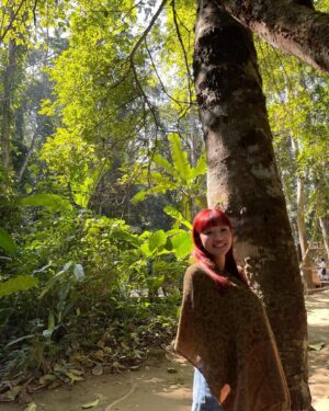 Ei Morisako Instagram - タクフェスが終わってからおやすみをいただいて旅行に行っていました。ゆるゆる振り返っていきます

まずはタイラオス！🇹🇭🇱🇦
タイは4回目だったのですが、今回も最高に楽しかった！！！！
お友達がタイに住んでいて、美味しいものや楽しいところなど全部任せっきりでした。ありがとう🥹
昔チェンマイで食べてからずっとハマっているカオソーイも食べれて満足。

ラオスはルアンパバーン！
時間がゆったりと流れる街。星がとても綺麗で毎晩星見ながら宿に帰ってました。他の街も行ってみたい、、、！

東南アジアのお料理大好きだから家でも再現したいんだけど、、、やぱ難しいなああキモはスパイスなのかやはり。

楽しかったー！！！