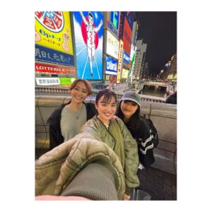 Ei Morisako Instagram - 「トンカツロック」昨日大千穐楽を迎えました🥊🤍

誰1人欠けることなく、カンパニー全員で40公演走り抜けることができました。
人生2度目の舞台でしたが、やっぱりお芝居楽しいー！！

本当にキャストのみなさま・スタッフのみなさまに支えていただきました🥹クセが強くて、面白くて、優しい方たちの集まりでした。

そしてそして、劇場に足を運んでくださったみなさま！
みなさまのあたたかい拍手や歓声や笑い声に力を頂いていたおかげで40公演駆け抜けることができました。
またみなさまにどこかでお会いできるように、これからも精進して参ります！

君子楽しかったよー！ありがとうございました！