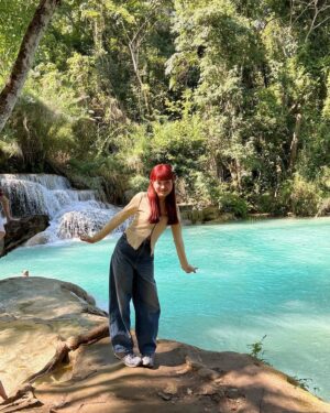 Ei Morisako Instagram - タクフェスが終わってからおやすみをいただいて旅行に行っていました。ゆるゆる振り返っていきます

まずはタイラオス！🇹🇭🇱🇦
タイは4回目だったのですが、今回も最高に楽しかった！！！！
お友達がタイに住んでいて、美味しいものや楽しいところなど全部任せっきりでした。ありがとう🥹
昔チェンマイで食べてからずっとハマっているカオソーイも食べれて満足。

ラオスはルアンパバーン！
時間がゆったりと流れる街。星がとても綺麗で毎晩星見ながら宿に帰ってました。他の街も行ってみたい、、、！

東南アジアのお料理大好きだから家でも再現したいんだけど、、、やぱ難しいなああキモはスパイスなのかやはり。

楽しかったー！！！
