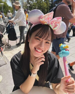 Ei Morisako Instagram - ディズニーランド❣️
何回行っても大人になっても楽しいんだなあ(このぐわぐわスティック収まり良すぎてずっと持って振ってた🙂‍↔️🙂‍↕️)