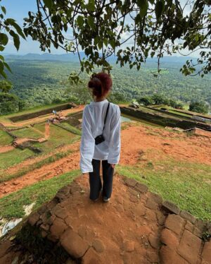 Ei Morisako Instagram - サファリの旅とか列車の旅とか旅行中に出会った可愛いいっぬたち。
ぜんぶぜんぶ忘れないで覚えてたい。日記にたくさん、楽しかったこと・綺麗だった景色・優しかった人たちのことを書き留めました。

年末の振り返り終わり🇱🇰🚀
またお仕事頑張りまーす！！