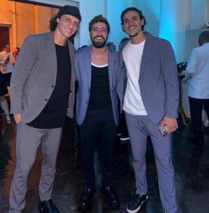 Eike Duarte Instagram - Novo reforço do @flamengo para a latera direita! Iiii o Eike ta vindo ai!!! Que resenha maneira! @pedroguilherme cria do mesmo bairro, Méier e @davidluiz23 que me aconselhou na lesão que estou no tornozelo 🙏🫶 desejo toda sorte do mundo para eles! Os caras são merecedores. E Varela se cuida hein! Sou 97 e to voando baixo 🚀😂#flamengo #pedroguilherme #davidluiz