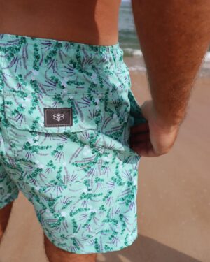 Eike Duarte Instagram - Sorriso estampado no rosto de quem está curtindo o verão ☀️ e a nova estampa de Lavanda da @lilisampedroswim pintada a mão na técnica de aquarela. Essa marca que nasceu em Bahamas 🇧🇸 mas é 100% 🇧🇷 e comandada por mulheres 🫶  a família toda usa!