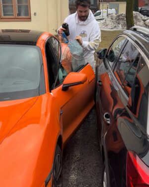 Einar Tørnquist Instagram - Da stemmer det altså, det @janthomasofficial alltid har sagt. Det finnes ikke et høl så trangt at han ikke klarer å lirke seg inn.