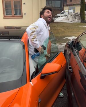 Einar Tørnquist Instagram - Da stemmer det altså, det @janthomasofficial alltid har sagt. Det finnes ikke et høl så trangt at han ikke klarer å lirke seg inn.