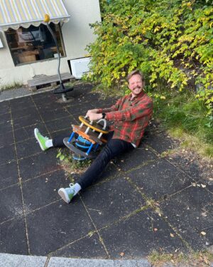 Einar Tørnquist Instagram - Da har jeg reist til Fagernes for å oppleve Norges dårligste lekestativ. Men sånn ellers er det fint her.
