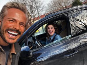 Einar Tørnquist Instagram - Dette gamle bustetrollet 🥴 fikk gleden av å være med på Råning 🚘 med den alltid like fortryllende 💃 @iamtonedamli i dag. Takk for praten, Tone! Det var artig! #nofilter #beyourself #blessed #freemalala #podcast #viover40 #subaru #ellerhyundaiellerno