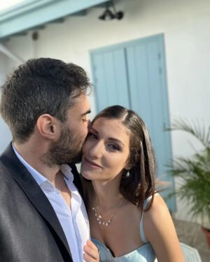 Eirini Karagiorgi Instagram - 2023 ✨️ HAPPY NEW YEAR EVERYONE ! ✨️

Αυτή την χρόνια κράτα την αλήθεια. Δίπλα στους ανθρώπους που αγαπάς ! Χωρίς φίλτρα, μόνο μεγάλα χαμόγελα και ζεστές αγκαλιές!