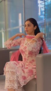 Actress Eisha Singh HD Photos and Wallpapers December 2024