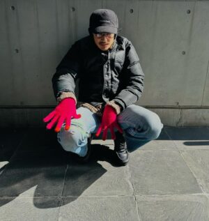 Eita Nagayama Instagram - はじめての
みしん

こんなにも
面白かったのか。

コンビニで買った
ピンクの手袋
これは、iPhoneちゃんと触れるし
暖かい
優れもの。