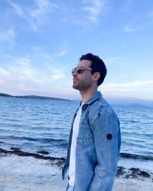 Ekin Koç Instagram - Güneşli günler yakın :) ☀️ 🌊