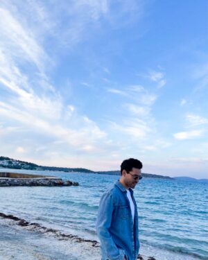 Ekin Koç Instagram - Güneşli günler yakın :) ☀️ 🌊
