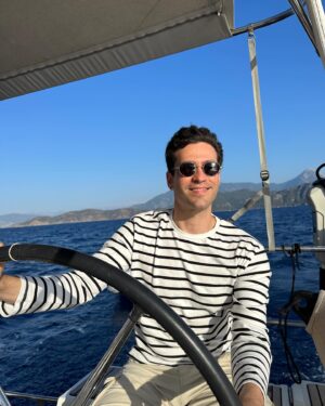 Ekin Koç Instagram - Happy place 🌊☀️
