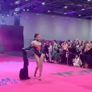 Elecktra Bionic Instagram - 👄💄dragcon fantasy pt 1💄👄

Total look @rochart_design 

@rupaulsdragcon come sempre si rivela un esperienza potente immersi in un mare d’arte .
GRAZIE MILLE a @heychardonnay per essere stata al mio fianco in questa avventura , sei una forza della natura ti amo…
Allo stesso tempo mi sento di ringraziare @dimitricocciuti per aver portato questo format in Italia così da averci dato la possibilità oltre di dimostrare quanto valga l’arte drag Italia ma di dimostrare quanto si possa essere una famiglia … il tempo non torna indietro e io sono onorata di averlo passato con le queen della seconda e terza stagione … artisti di tutto rispetto …. Grazie mille a tutt*
@la.petite.noire @nehellenia.90 @la.diamond @aura_eternal @v.gioffre @lina.galore @sypario @amy_krania_dq @sissylea.queen @morgana.cosmica @lightning___aurora @silvanadellamagliana @the.leila.yarn