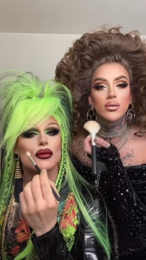 Elecktra Bionic Instagram - { quando si dice “le amiche”…}
.
.
.
#dragqueen #dragqueenitalia #dragqueenshow #dragqueenmakeup #dragqueensofinstagram #dragqueenlife #dragqueennails #dragqueendivas #dragqueenoftheyear #dragqueenoftheworld #dragqueenoftheday #Qwerrrkout #iconedrag #morganacosmica #lol #meme #cameracafè #valeriamarini