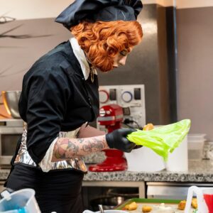 Elecktra Bionic Instagram - ❤️‍🔥👑CELEBRITY CHEF👑❤️‍🔥

Finalmente  posso sganciarvi questa bomba 🤩
OGGI ORE 19.10 sul canale tv8 uscirà l’episodio di celebrity chef ,dove tra colpi di fuochi e mestoli mi vedrà alle prese in cucina contro il meraviglioso @alegreco72 
Sarò riuscito a stupire il grande @borgheseale e la giuria @angelafrenda e @riccardomonco ?
Ma soprattutto , come avrò unito l’arte drag con la cucina ?
E come sarò riuscita a raccontarmi tramite i miei piatti? 
Scopriamolo oggi assieme ❤️‍🔥😍

Total look @fibre.torino 🫶🏻
Wig by @baldoria.crazywigsandmore ❤️‍🔥

#alecelebritychef #tv8it