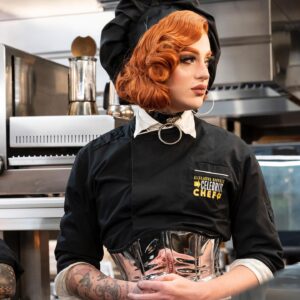 Elecktra Bionic Instagram - ❤️‍🔥👑CELEBRITY CHEF👑❤️‍🔥

Finalmente  posso sganciarvi questa bomba 🤩
OGGI ORE 19.10 sul canale tv8 uscirà l’episodio di celebrity chef ,dove tra colpi di fuochi e mestoli mi vedrà alle prese in cucina contro il meraviglioso @alegreco72 
Sarò riuscito a stupire il grande @borgheseale e la giuria @angelafrenda e @riccardomonco ?
Ma soprattutto , come avrò unito l’arte drag con la cucina ?
E come sarò riuscita a raccontarmi tramite i miei piatti? 
Scopriamolo oggi assieme ❤️‍🔥😍

Total look @fibre.torino 🫶🏻
Wig by @baldoria.crazywigsandmore ❤️‍🔥

#alecelebritychef #tv8it