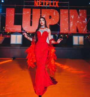 Elecktra Bionic Instagram - ❤️ in my red passion❤️

Grazie mille @netflixit per questo splendido invito .
L’ anteprima di #lupinnetflix è stata ovviamente strabiliante e ricca di colpi di scena … 
Non vedo l’ora che sia il 5 ottobre per mangiarmi tutta questa terza stagione 
Consigliata a pieni voti …

Ovviamente un enorme grazie 
al mio stylist @dglamour per questo total look fenomenale … come sempre inarrivabile 
Grazie @farina_lorenzo dell invito e alla mia manager @letizia_macedonio 

#netflixitalia  #redcarpet #premiere #lupin #lupinnetflix