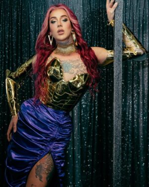 Elecktra Bionic Instagram - 🫦👑 GOLD WARRIOR👑🫦

Total look @rochart_design 
Wig by @kennyhairartist @hc.salon 
@rupaulsdragcon day 2 🫶🏻 and 
@muccassassinaofficial photography ❤️
#armor #dragqueen #drag #dragcon #dragconuk