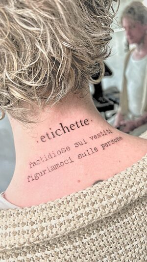 Elecktra Bionic Instagram - • ETICHETTE •
Fastidiose sui vestiti 
Figuriamoci sulle persone 

Questo è il pensiero che mi accompagna da sempre … perché darci etichette come oggetti … quando la nostra bellezza sta nell unicità … se solo imparassimo a vivere senza etichette e pregiudizi staremo tutti NA CREMA 
E voi che ne pensate ?

Tattoo by @dan_tattoo_artist 
Studio tattoo @dependenciatattoo