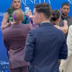 Elecktra Bionic Instagram - 🧜🏻‍♀️La Sirenetta🧜🏻‍♀️

Davvero senza parole STUPENDO

Grazie mille @disneyit per avermi invitata a questa magnifica premiere e aver realizzato uno dei miei sogni.
Vedere il live action di questo cartone a me carissimo mi ha emozionato moltissimo .
Una storia pregna di significato da oggi al cinema 

Total look :- @dglamour 

#lasirenetta #libertà #dragqueen #thelittlemarmaid