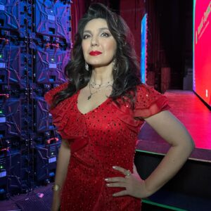 Elena Gribkova Instagram - Спасибо каналу “Music box” за приглашение выступить на  новогоднем концерте. Была рада увидеть всех коллег и друзей! @edgar_official_ @bushagoman @vorobei_elena @natashadolcee  платье @elbise_aznaurova
