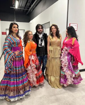 Elena Gribkova Instagram - Спасибо , радио Шансон @radioshansonfm и Gutseriev media @gutserievmedia за потрясающий праздник музыки на Всенародной танцплощадке «Ээхх, Разгуляй». 

Я была счастлива исполнить песню «Сказка о любви» на стихи Михаила Гуцериева и музыку Вадима Усланова. 

Спасибо зрителям, что пели и танцевали вместе с нами!
