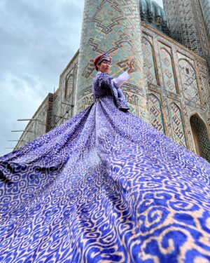 Elena Gushchina Instagram - УЗБЕКИСТАН! 
Восточная сказка, которая основана на реальном гостеприимстве, вкуснейшей еде и богатой истории. Роскошно, красочно, сытно и солнечно. Стереотипы сломаны, чудесные люди найдены, килограммы плова съедены.. это однозначно любовь 💜