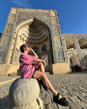 Elena Gushchina Instagram - УЗБЕКИСТАН! 
Восточная сказка, которая основана на реальном гостеприимстве, вкуснейшей еде и богатой истории. Роскошно, красочно, сытно и солнечно. Стереотипы сломаны, чудесные люди найдены, килограммы плова съедены.. это однозначно любовь 💜