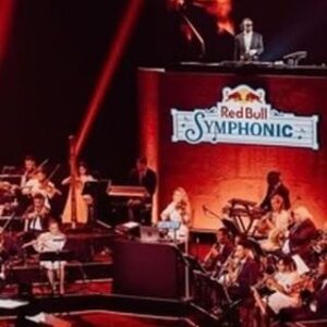 Elena Pinderhughes Instagram - Amazing night with @metroboomin x @redbullmusic Symphonic 

Huge thank you to @anthony_parnther for being such a incredible leader and for continuously finding ways to uplift black music in all of its forms 

Congratulations to @i_jsax and the whole @redbullmusic team!