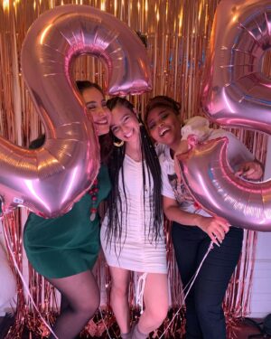 Elena Pinderhughes Instagram - This birthday was a big one for me. I’m so filled with love and beautiful energy from the past week. @akintundeahmad planned a surprise party for me with @hairaconda . It was the best way to start this year. ☺️ Thank you guys for planning and putting everything together to make it so special. Thank you everyone for coming through and celebrating with me, and thank you for all the birthday wishes! 🎉 (Pt. 1- check part 2 for the surprise video🎥)