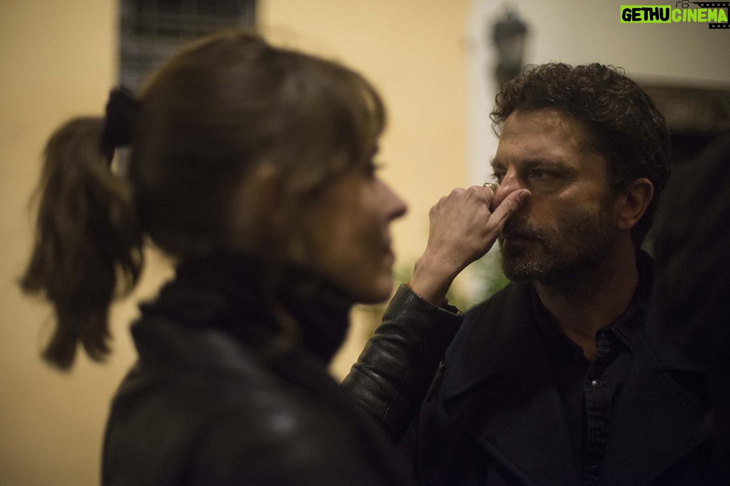 Elena Radonicich - 1.1K Likes - Domani “Una Relazione” esce al cinema , per tre giorni (trovate tutte le sale nelle storie in evidenza), poi sarà su @amazonprimevideo a lungo, forse per sempre.
Un film che per me è stato un regalo, non sempre facile da gestire (❤️).
Grazie per avermi donato questo pezzo di vita vera.
Sono stata molto amata, ed è davvero una sensazione impagabile quando si recita , la fiducia.
Tutto ciò che di buono, almeno per quel che mi riguarda, troverete in questo nostro film è il frutto di relazioni profonde e sincere.
Grazie.
Evviva il cinema!
#unarelazione
@stesardo #guidocaprino @valentina.gaia @nightswim_production @ascentfilm @thony_fothony @isabella_aldovini @giallocosta #liberoderienzo @enricabonaccortiofficial @francescachillemi___ @tommaso_ragno @frank_esco @stefaniadesantis9 @jalillespert @chiara.natalucci
Foto del mitico @cristiano.gerbino 🧞♂️