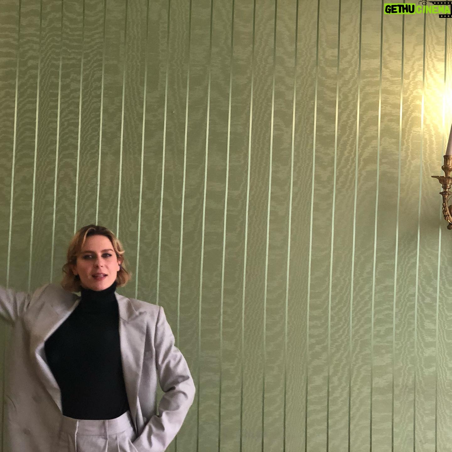 Elena Radonicich - 1.8K Likes - La ragazza e il Presidente
La ragazza al Quirinale
La ragazza e la partecipazione
Lāemozione e lāonore
E la gratitudine
#giornatainternazionaledelladonna
#Quirinale
#sergiomattarella