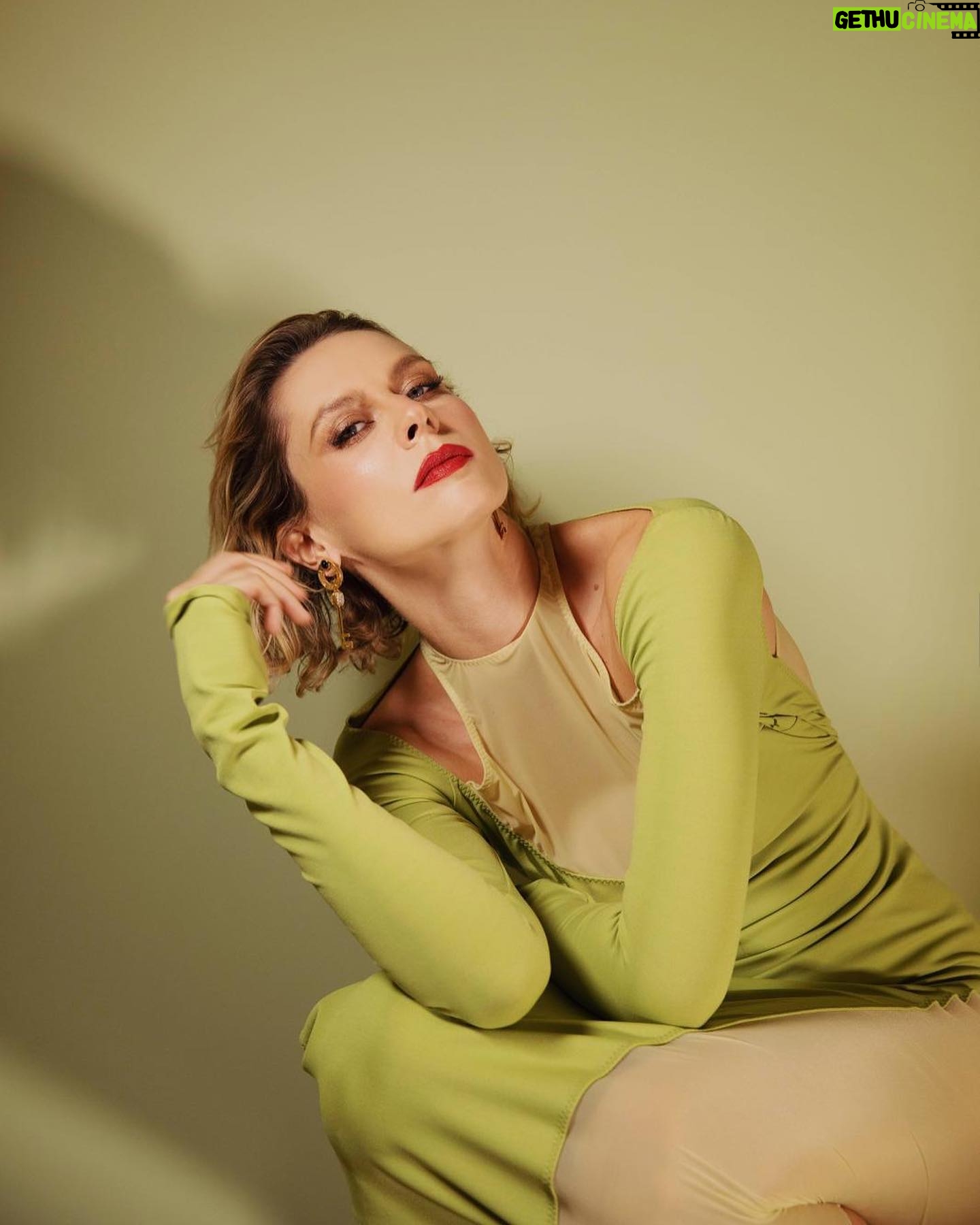 Elena Radonicich - 2.2K Likes - š¦š¦
šø @milli_madeleine
@elisanalin_
@alessandrovigilante
@rogervivier
@spaziogiallointeriors
@mickmanca_makeup