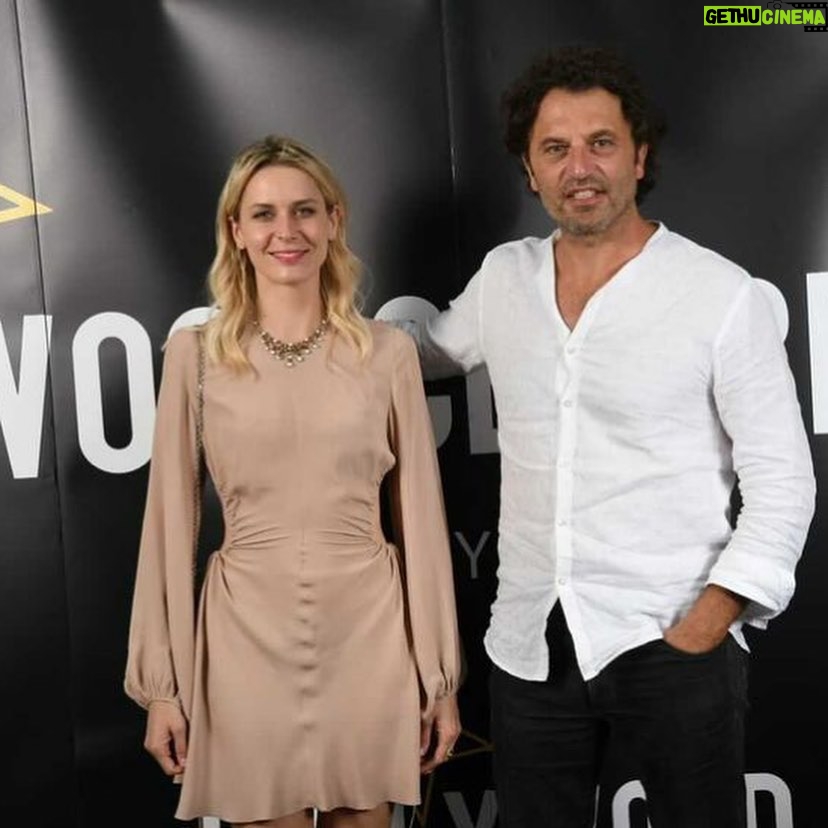 Elena Radonicich - 1.8K Likes - Random Venezia 78
#part2
āUna Relazioneā
(Ho promesso 200 post e 200 post siano)