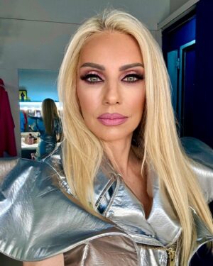 Elena Tsavalia Instagram - 20 χρόνια Δελφινάριο! 🎉
Μια ακόμη πρεμιέρα γεμάτη από όλους εσάς που για πολλοστή ή και για πρώτη φορά βρεθήκατε δίπλα μας!
Σας ευχαριστούμε μέσα από την καρδιά μας!!!!❤️
Και αυτό το καλοκαίρι λοιπόν…Δελφινάριο 🎼💃🎭
Κλείστε τις θέσεις σας στο τηλ. του θεάτρου 210- 4176404
ή στο more.com 😉

#theatre #premiere #yesterday #actors #dancers #music #costumes #magic #summer #summernights #seferlisteam #thankyou