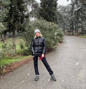 Elena Viunova Instagram - На острове выпал снег. Вспомнила -25 в России и свое детство. Было прекрасно. Особенно мерцающий  как бриллианты сне в лучах полной луны и звезды, бесконечные звезды на ночном небе… #россия🇷🇺 #турция🇹🇷 #принцевыострова