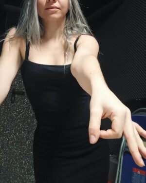 Elena de Lara Instagram - 🖤🖤
¿con qué canción harías un pogo?