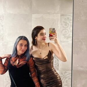 Elena de Lara Instagram - - Tengo una disforia corporal que flipas. :(
- Y un culazo.